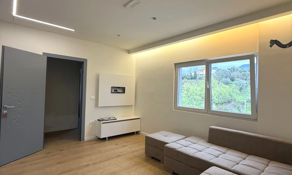 Shtepi me qera Apartament ne Tirane, 1+1, Mobilimi E mobiluar, Pagesa 350  Euro.