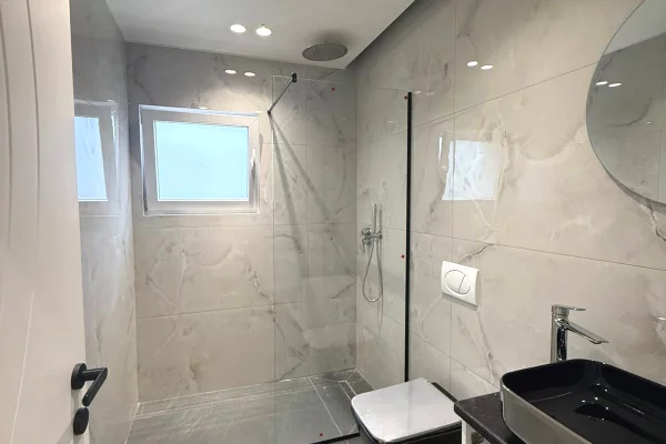Shtepi me qera Apartament ne Tirane, 1+1, Mobilimi E mobiluar, Pagesa 350  Euro.
