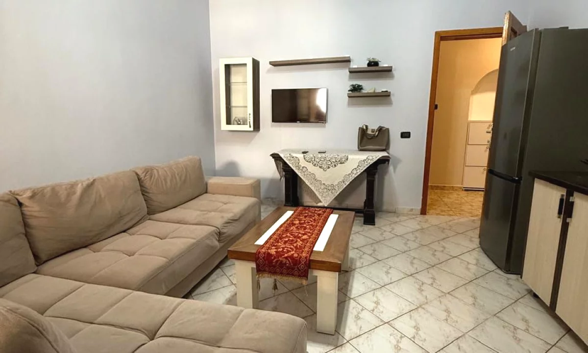Shtepi me qera Apartament ne Tirane, 1+1, Mobilimi E mobiluar, Pagesa 550  Euro.