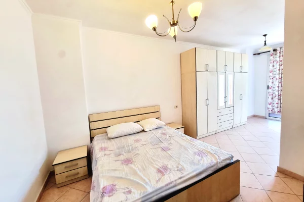 Shtepi ne shitje Apartament ne Tirane, 2+1, Mobilimi E mobiluar, Pagesa 13,500,000  Leke.