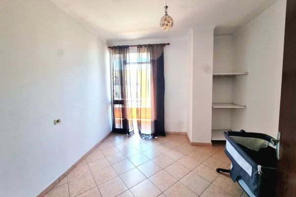 Shtepi ne shitje Apartament ne Tirane, 2+1, Mobilimi E mobiluar, Pagesa 13,500,000  Leke.