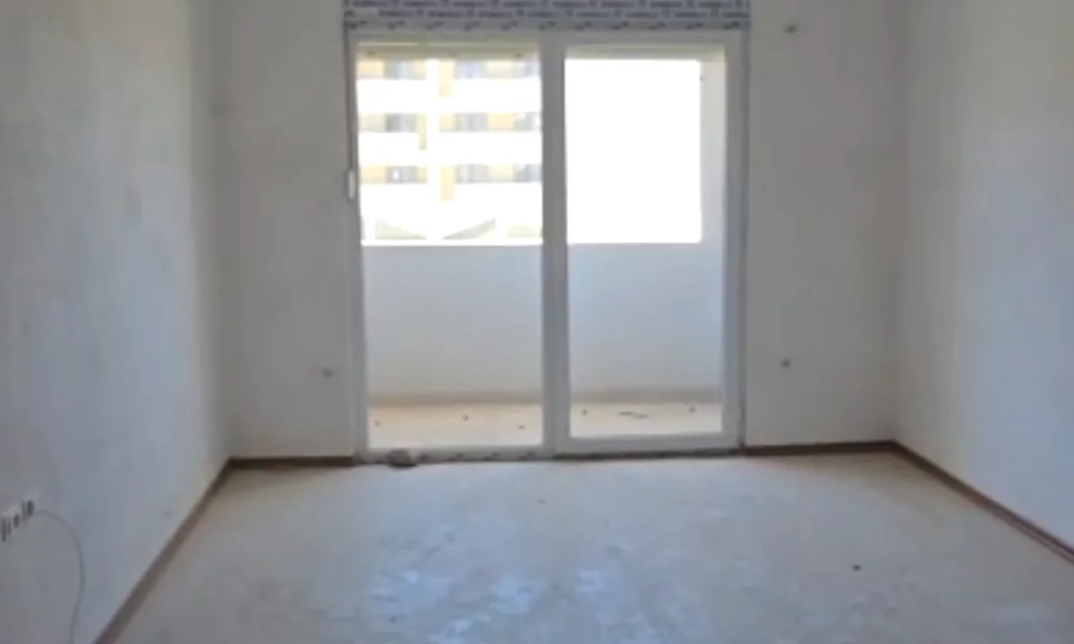 Shtepi ne shitje Apartament ne Tirane, 2+1, Mobilimi Bosh, pa mobiluar, Pagesa 135,000  Euro.