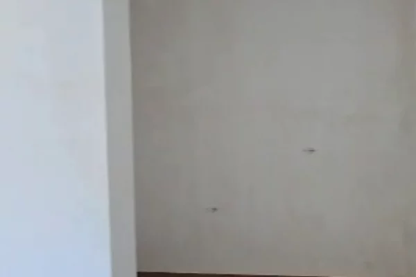Shtepi ne shitje Apartament ne Tirane, 2+1, Mobilimi Bosh, pa mobiluar, Pagesa 135,000  Euro.