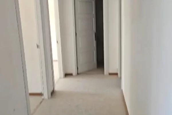 Shtepi ne shitje Apartament ne Tirane, 2+1, Mobilimi Bosh, pa mobiluar, Pagesa 135,000  Euro.