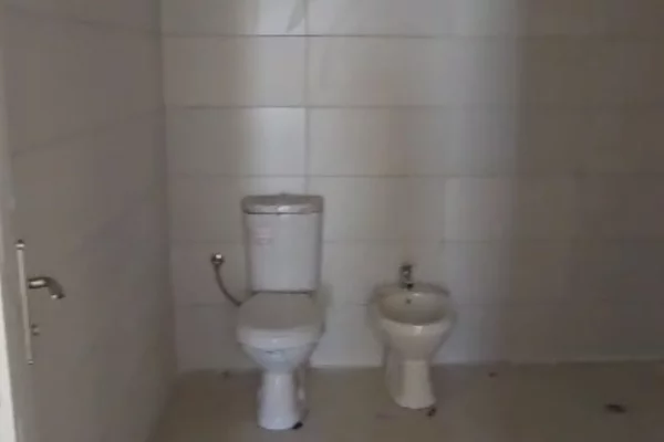 Shtepi ne shitje Apartament ne Tirane, 2+1, Mobilimi Bosh, pa mobiluar, Pagesa 135,000  Euro.