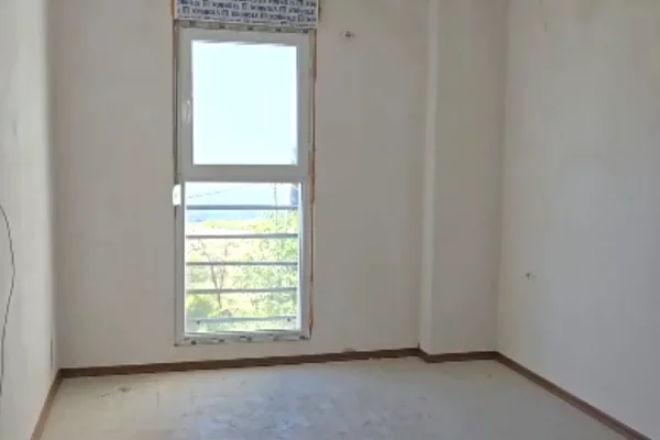Shtepi ne shitje Apartament ne Tirane, 2+1, Mobilimi Bosh, pa mobiluar, Pagesa 135,000  Euro.
