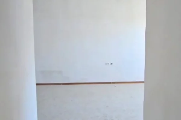 Shtepi ne shitje Apartament ne Tirane, 2+1, Mobilimi Bosh, pa mobiluar, Pagesa 135,000  Euro.