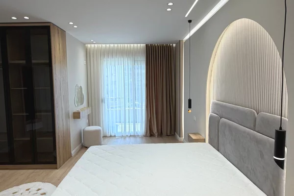 Shtepi ne shitje Apartament ne Tirane, 2+1, Mobilimi E mobiluar, Pagesa 16,500,000  Leke.