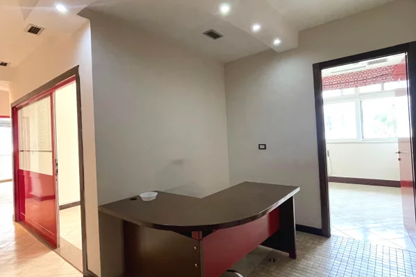 Shtepi ne shitje Apartament ne Tirane, 3+1, Mobilimi E mobiluar, Pagesa 270,000  Euro.