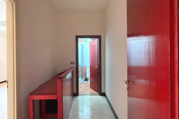 Shtepi ne shitje Apartament ne Tirane, 3+1, Mobilimi E mobiluar, Pagesa 270,000  Euro.