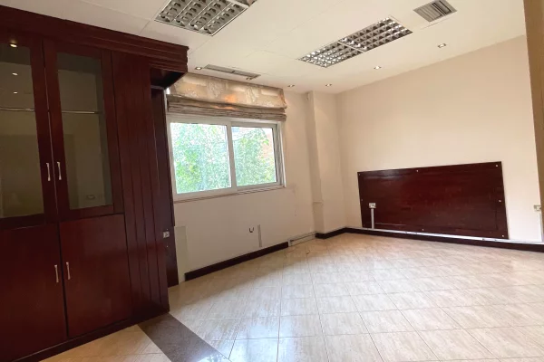Shtepi ne shitje Apartament ne Tirane, 3+1, Mobilimi E mobiluar, Pagesa 270,000  Euro.