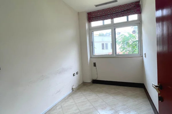 Shtepi ne shitje Apartament ne Tirane, 3+1, Mobilimi E mobiluar, Pagesa 270,000  Euro.