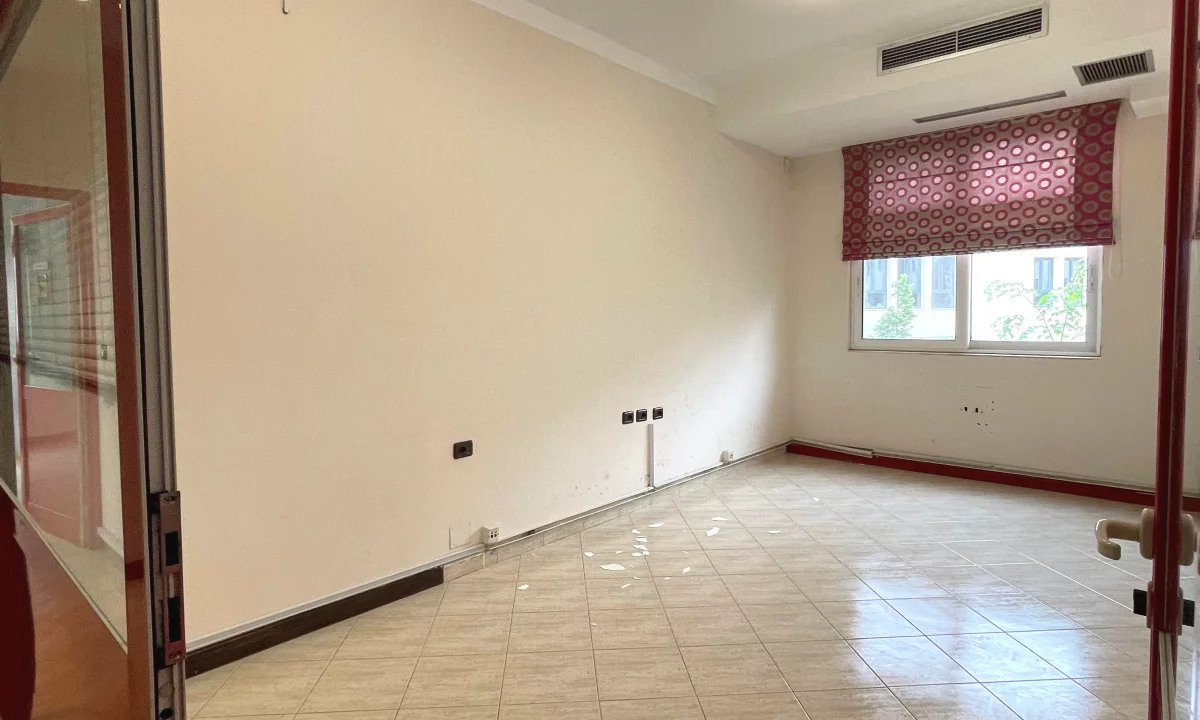 Shtepi ne shitje Apartament ne Tirane, 3+1, Mobilimi E mobiluar, Pagesa 270,000  Euro.