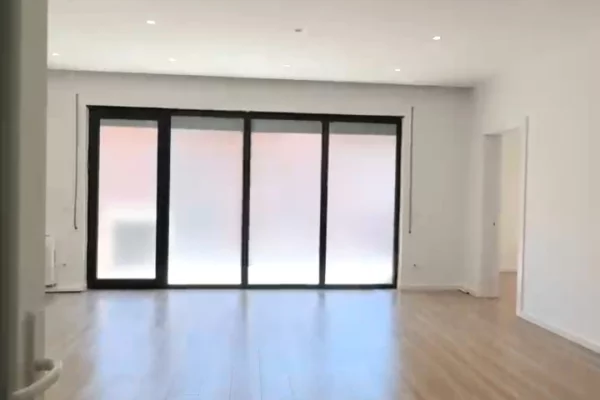Ambient biznesi me qera 3+1 ne Tirane - 1,700 Euro