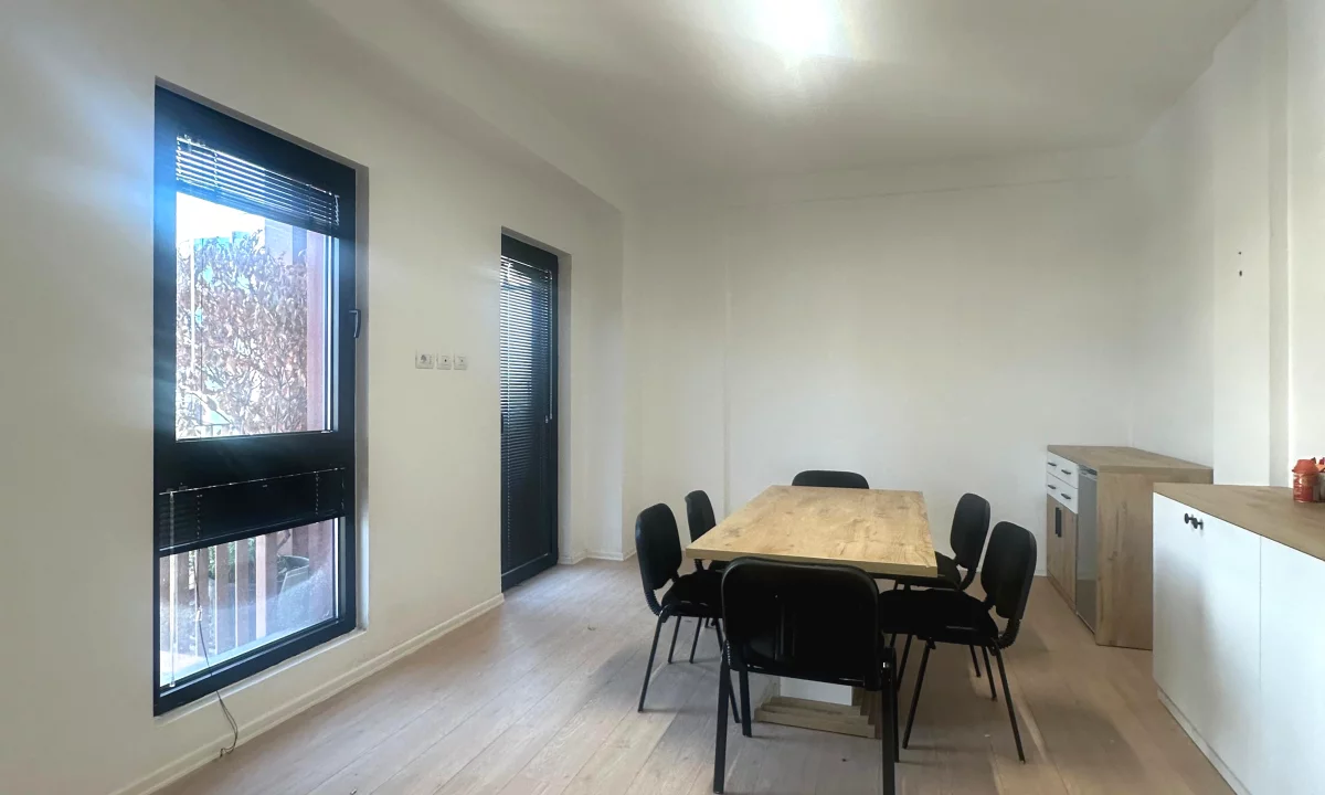  Zyre me qira – Tirana Garden Building