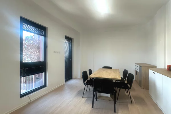 Ambient biznesi me qera 3+1 ne Tirane - 950 Euro