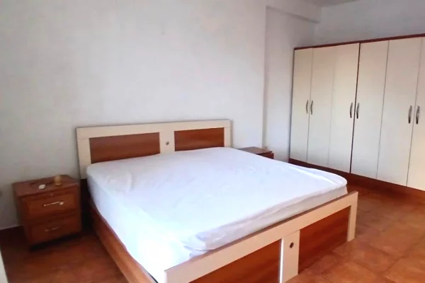 Shtepi me qera Apartament ne Tirane, 1+1, Mobilimi E mobiluar, Pagesa 50,000  Leke.