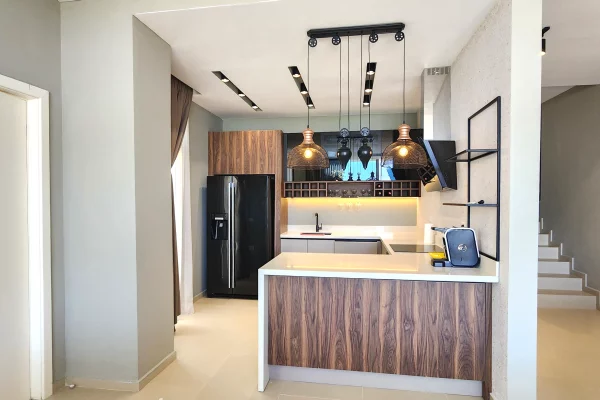 Shtepi ne shitje Vila Luksoze ne Vlore, 3+1, Mobilimi E mobiluar, Pagesa 1,300,000  Euro.