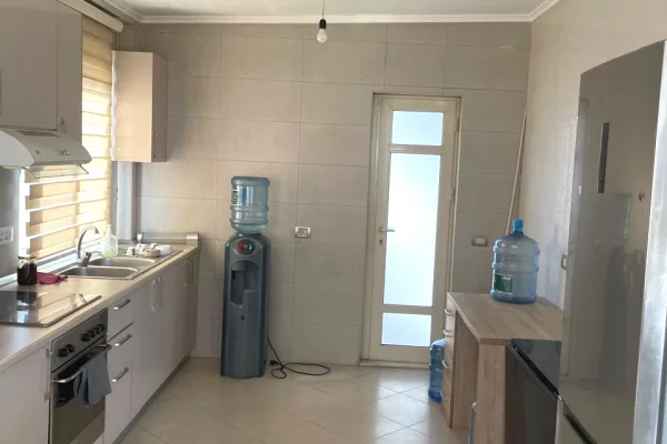 Shtepi me qera Apartament ne Tirane, 4+1, Mobilimi E mobiluar, Pagesa 1,000,000  Leke.