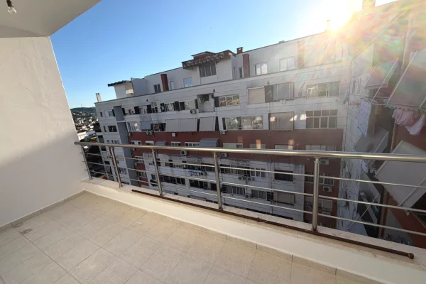 Shtepi ne shitje Apartament ne Tirane, 2+1, Mobilimi Bosh, pa mobiluar, Pagesa 165,000  Euro.