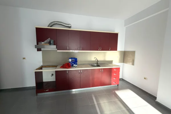 Shtepi ne shitje Apartament ne Tirane, 2+1, Mobilimi Bosh, pa mobiluar, Pagesa 165,000  Euro.