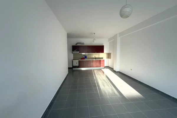 Shtepi ne shitje Apartament ne Tirane, 2+1, Mobilimi Bosh, pa mobiluar, Pagesa 165,000  Euro.