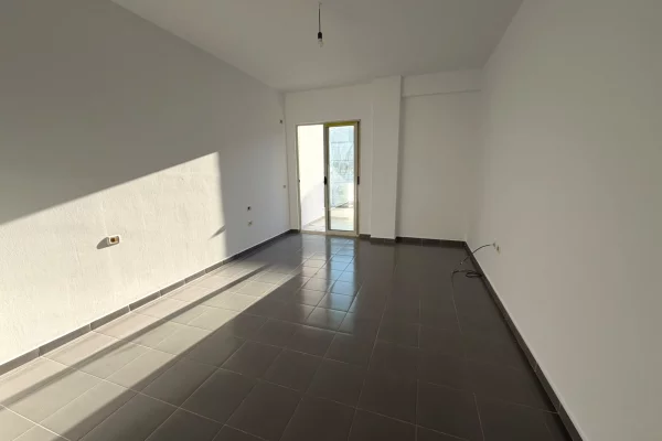 Shtepi ne shitje Apartament ne Tirane, 2+1, Mobilimi Bosh, pa mobiluar, Pagesa 165,000  Euro.