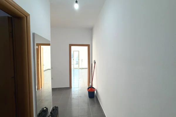 Shtepi ne shitje Apartament ne Tirane, 2+1, Mobilimi Bosh, pa mobiluar, Pagesa 165,000  Euro.