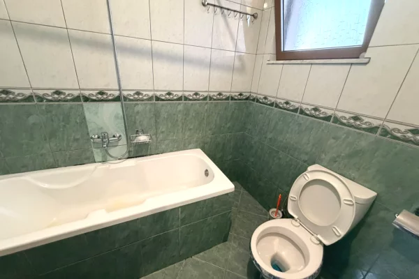 Shtepi me qera Apartament ne Tirane, 2+1, Mobilimi E mobiluar, Pagesa 400  Euro.