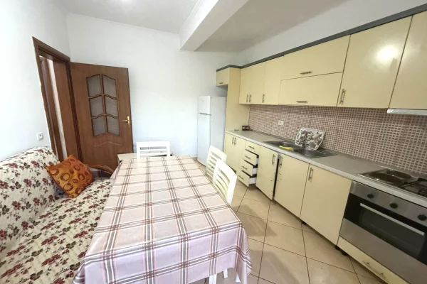 Shtepi me qera Apartament ne Tirane, 2+1, Mobilimi E mobiluar, Pagesa 400  Euro.