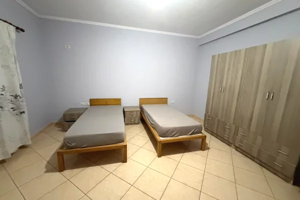Shtepi me qera Apartament ne Tirane, 2+1, Mobilimi E mobiluar, Pagesa 400  Euro.