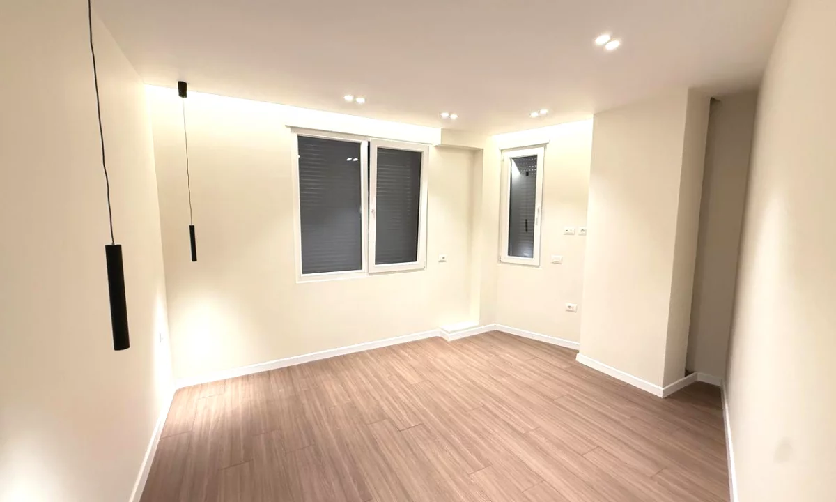 Shtepi ne shitje Apartament ne Tirane, 2+1, Mobilimi Bosh, pa mobiluar, Pagesa 18,500,000  Leke.