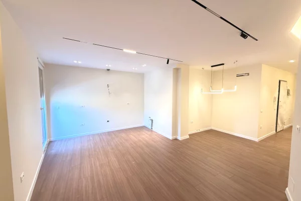 Shtepi ne shitje Apartament ne Tirane, 2+1, Mobilimi Bosh, pa mobiluar, Pagesa 18,500,000  Leke.
