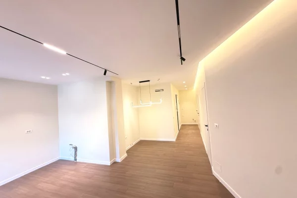 Shtepi ne shitje Apartament ne Tirane, 2+1, Mobilimi Bosh, pa mobiluar, Pagesa 18,500,000  Leke.