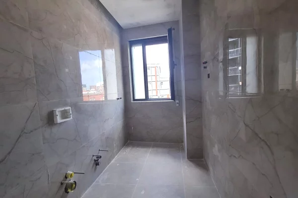 Shtepi ne shitje Apartament ne Tirane, 1+1, Mobilimi Bosh, pa mobiluar, Pagesa 118,000  Euro.