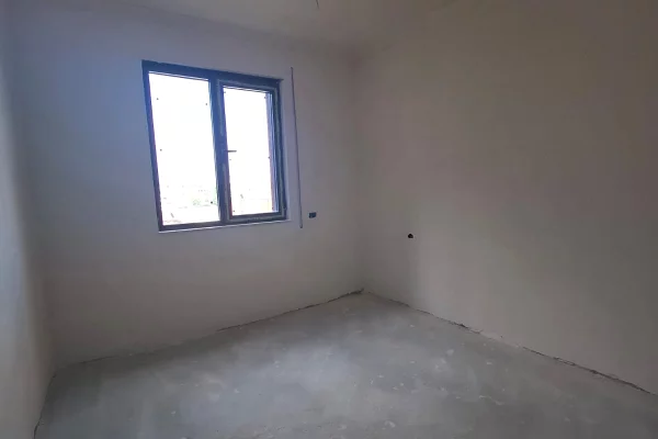 Shtepi ne shitje Apartament ne Tirane, 1+1, Mobilimi Bosh, pa mobiluar, Pagesa 118,000  Euro.