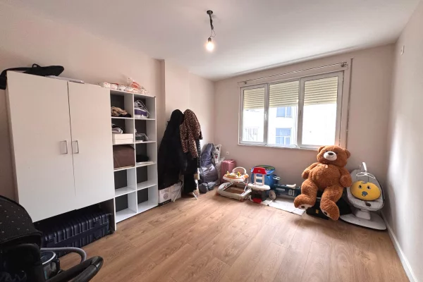 Shtepi ne shitje Apartament ne Tirane, 2+1, Mobilimi E mobiluar, Pagesa 240,000  Euro.