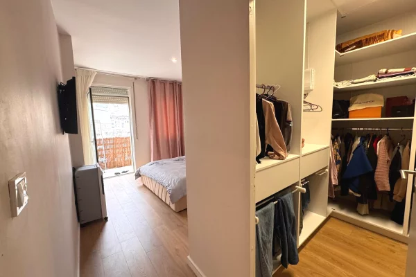Shtepi ne shitje Apartament ne Tirane, 2+1, Mobilimi E mobiluar, Pagesa 240,000  Euro.