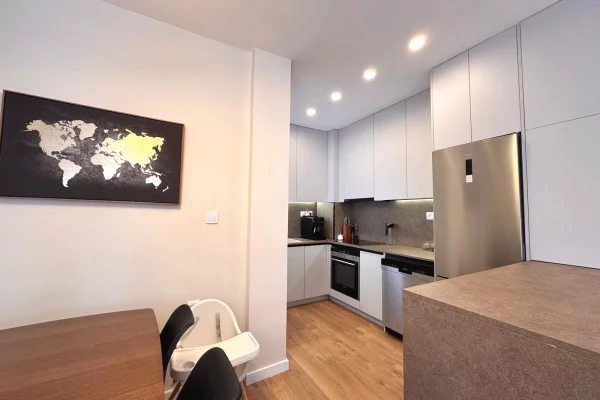 Shtepi ne shitje Apartament ne Tirane, 2+1, Mobilimi E mobiluar, Pagesa 240,000  Euro.