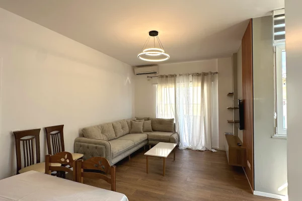 Shtepi me qera 2+1 ne Tirane - 90,000 Leke
