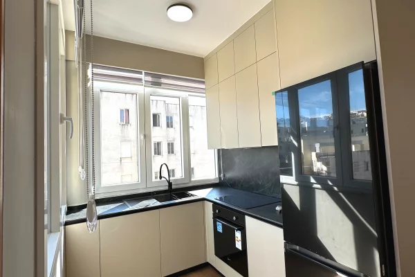 Shtepi me qera Apartament ne Tirane, 2+1, Mobilimi E mobiluar, Pagesa 90,000  Leke.