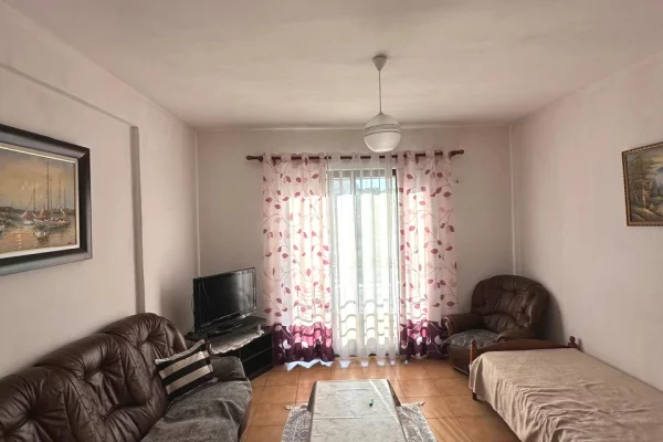 Shtepi me qera 1+1 ne Tirane - 30,000 Leke
