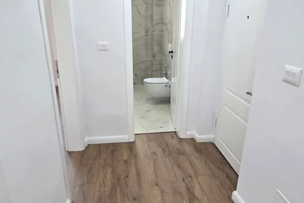 Shtepi ne shitje Apartament ne Tirane, 1+1, Mobilimi Bosh, pa mobiluar, Pagesa 160,000  Euro.