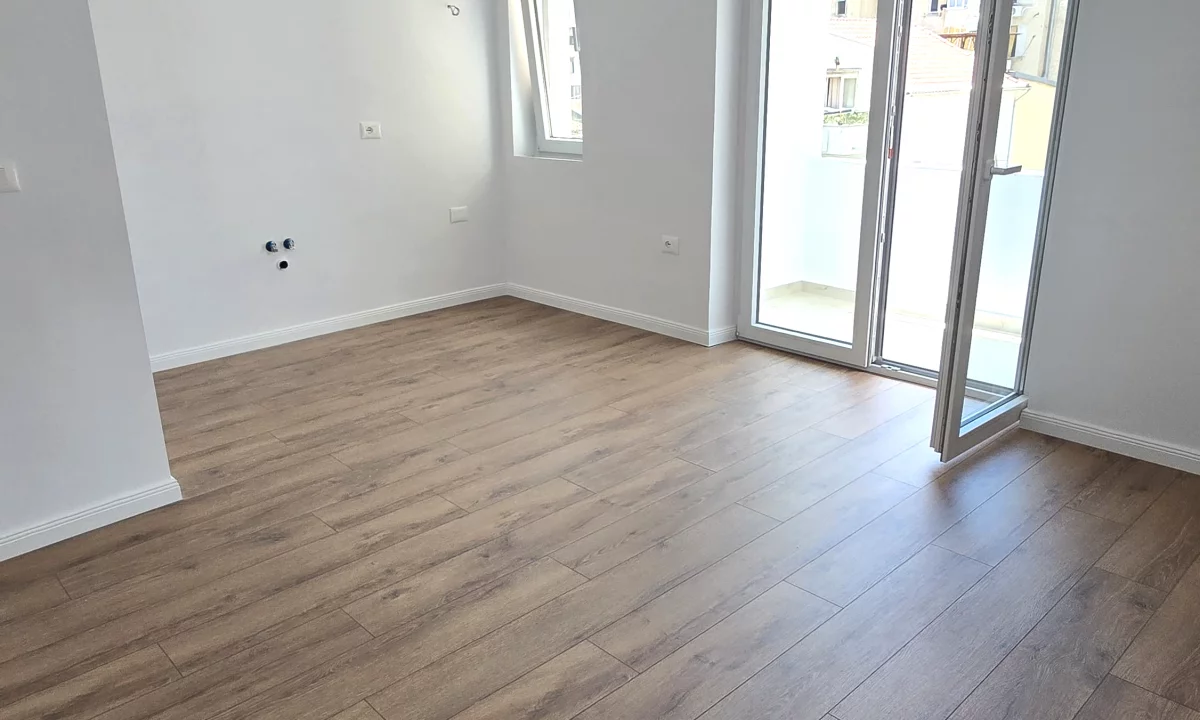 Shtepi ne shitje Apartament ne Tirane, 1+1, Mobilimi Bosh, pa mobiluar, Pagesa 160,000  Euro.