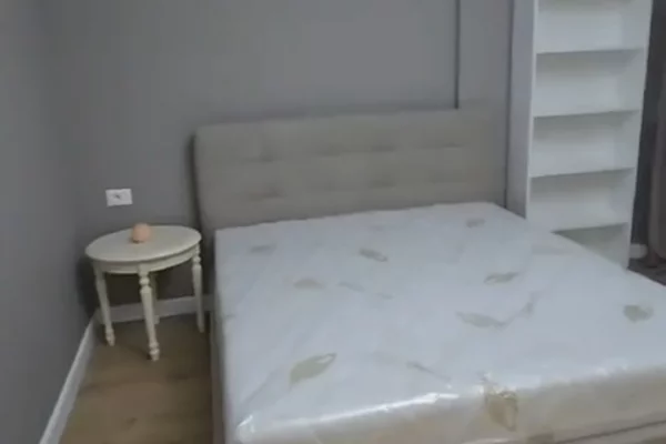 Shtepi me qera Apartament ne Tirane, 3+1, Mobilimi E mobiluar, Pagesa 1,300  Euro.