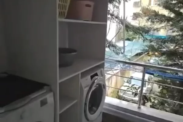 Shtepi me qera Apartament ne Tirane, 3+1, Mobilimi E mobiluar, Pagesa 1,300  Euro.