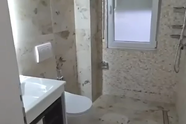 Shtepi me qera Apartament ne Tirane, 3+1, Mobilimi E mobiluar, Pagesa 1,300  Euro.