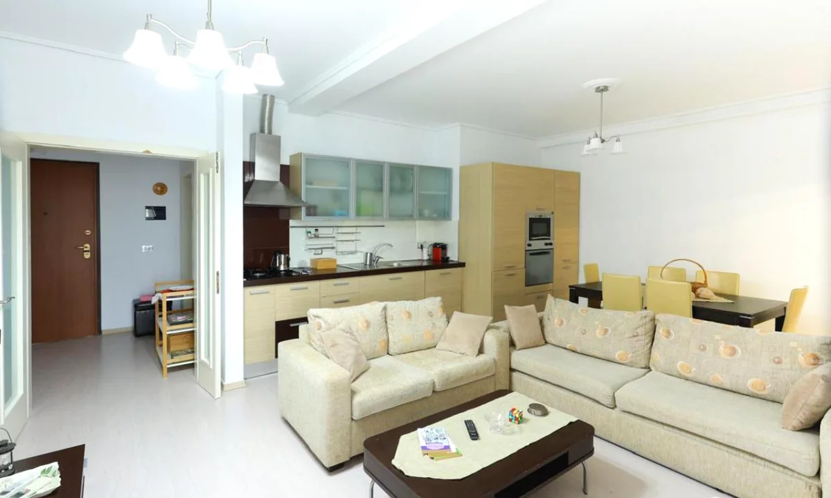 Shtepi ne shitje Apartament ne Tirane, 2+1, Mobilimi E mobiluar, Pagesa 200,000  Euro.