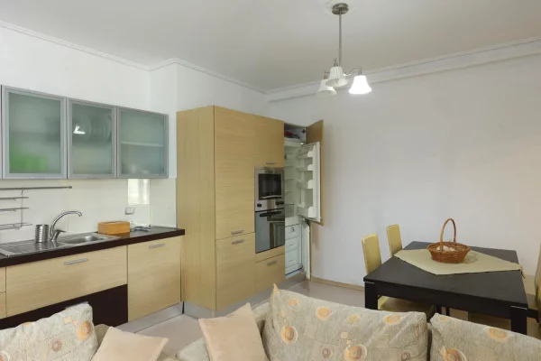 Shtepi ne shitje Apartament ne Tirane, 2+1, Mobilimi E mobiluar, Pagesa 200,000  Euro.