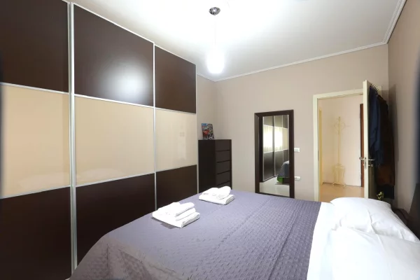 Shtepi ne shitje Apartament ne Tirane, 2+1, Mobilimi E mobiluar, Pagesa 200,000  Euro.